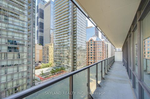 Photo 21 at 805 - 832 Bay Street, Bay Street Corridor, Toronto