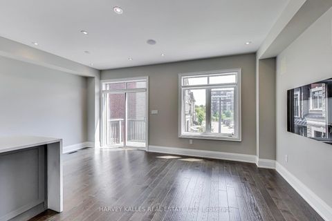 Photo 7 at 37 Ingleside Street, East Woodbridge, Vaughan