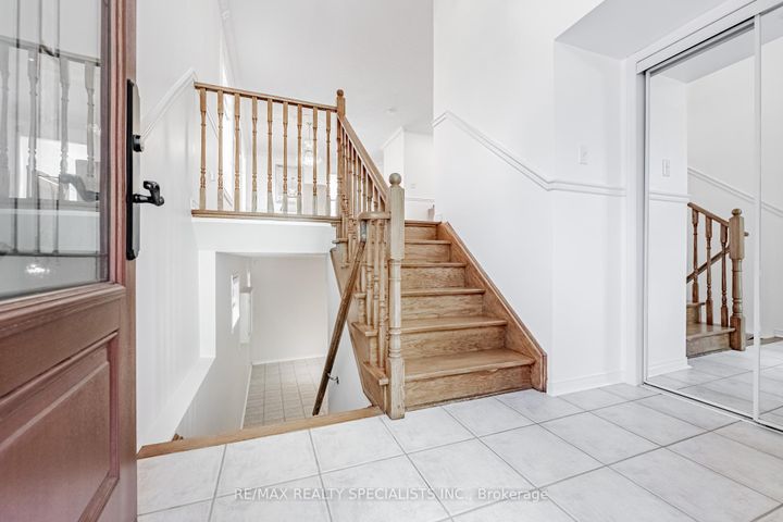 Photo 3 at 6435 Hampden Woods Road, Lisgar, Mississauga