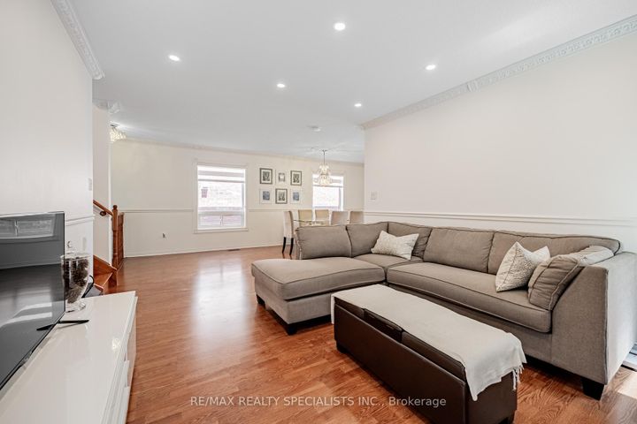 Photo 7 at 6435 Hampden Woods Road, Lisgar, Mississauga