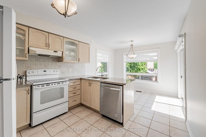 Photo 10 at 6435 Hampden Woods Road, Lisgar, Mississauga