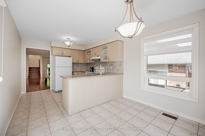 Photo 13 at 6435 Hampden Woods Road, Lisgar, Mississauga