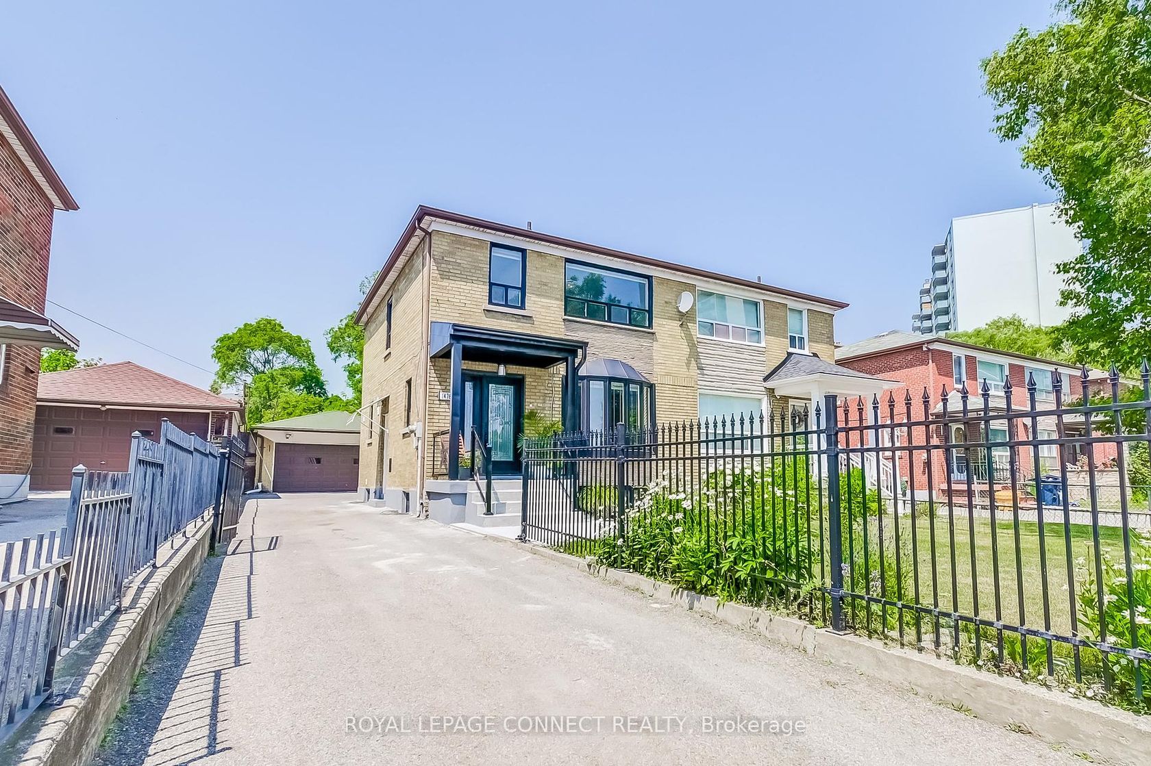 1478 Lawrence Avenue W, Maple Leaf, Toronto 