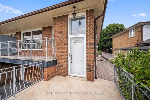 Photo 2 at 126 Ardwick Boulevard, Humbermede, Toronto