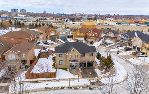 Photo 2 at 56 Meadow Oak Place, Pelmo Park W4, Toronto