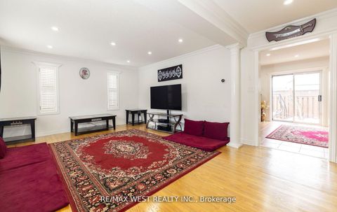 Photo 5 at 56 Meadow Oak Place, Pelmo Park W4, Toronto