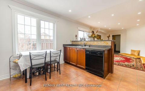 Photo 12 at 56 Meadow Oak Place, Pelmo Park W4, Toronto