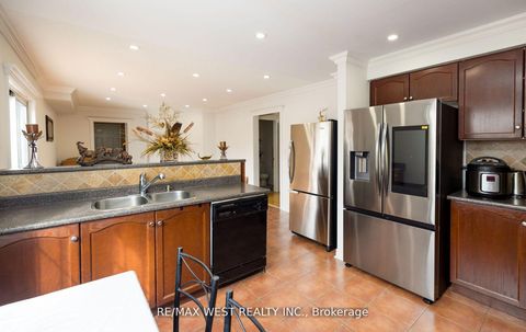 Photo 18 at 56 Meadow Oak Place, Pelmo Park W4, Toronto