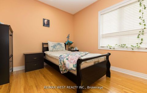 Photo 22 at 56 Meadow Oak Place, Pelmo Park W4, Toronto