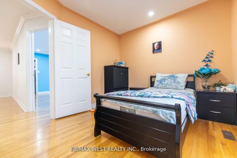 Photo 24 at 56 Meadow Oak Place, Pelmo Park W4, Toronto