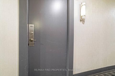 Photo 2 at 401 - 270 Wellington Street W, Waterfront Communities C1, Toronto