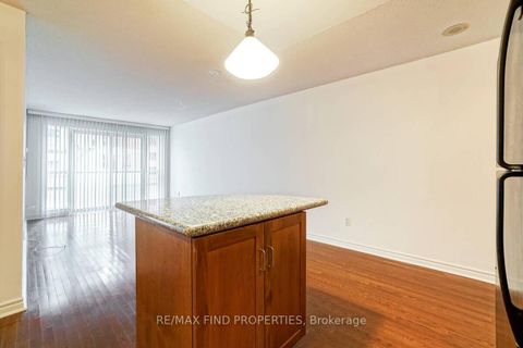 Photo 9 at 401 - 270 Wellington Street W, Waterfront Communities C1, Toronto