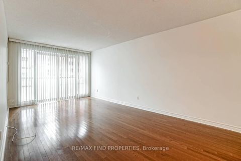 Photo 10 at 401 - 270 Wellington Street W, Waterfront Communities C1, Toronto