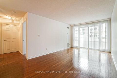 Photo 11 at 401 - 270 Wellington Street W, Waterfront Communities C1, Toronto