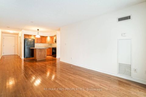 Photo 12 at 401 - 270 Wellington Street W, Waterfront Communities C1, Toronto
