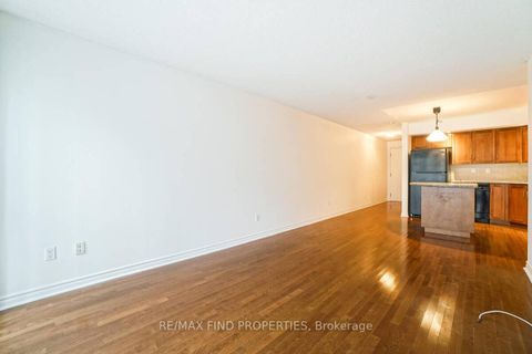Photo 13 at 401 - 270 Wellington Street W, Waterfront Communities C1, Toronto