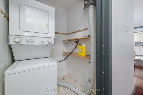 Photo 13 at 907 - 10 Stonehill Court, L'Amoreaux, Toronto