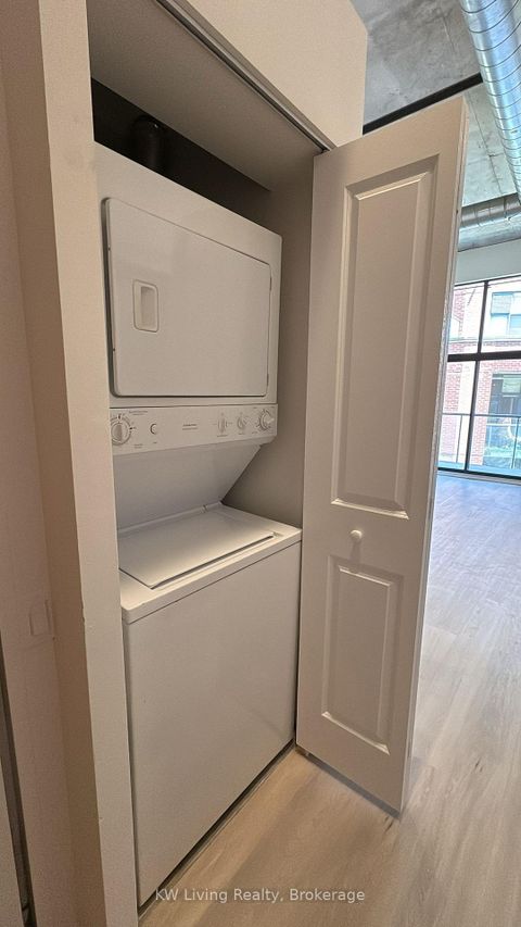 Photo 4 at 318 - 363 Sorauren Avenue, Roncesvalles, Toronto