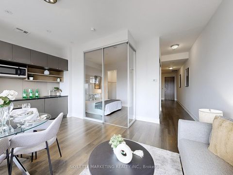 Photo 13 at 1128 - 111 St Clair Avenue W, St. Clair, Toronto