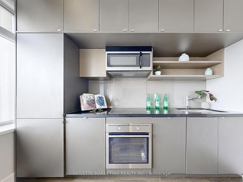 Photo 18 at 1128 - 111 St Clair Avenue W, St. Clair, Toronto