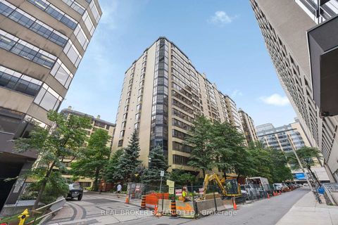 Photo 2 at 206A - 280 Simcoe Street, Chinatown, Toronto