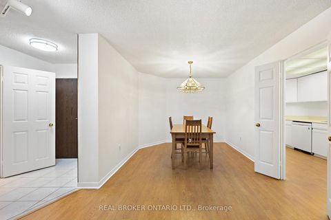Photo 3 at 206A - 280 Simcoe Street, Chinatown, Toronto