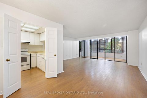Photo 5 at 206A - 280 Simcoe Street, Chinatown, Toronto