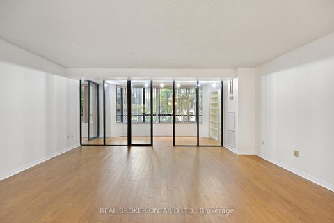 Photo 8 at 206A - 280 Simcoe Street, Chinatown, Toronto