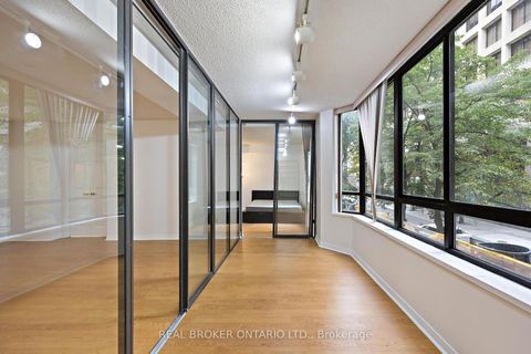 Photo 9 at 206A - 280 Simcoe Street, Chinatown, Toronto