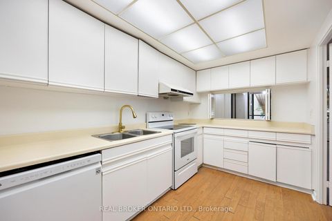 Photo 11 at 206A - 280 Simcoe Street, Chinatown, Toronto