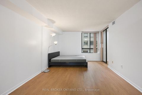 Photo 12 at 206A - 280 Simcoe Street, Chinatown, Toronto
