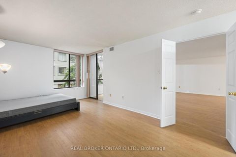 Photo 13 at 206A - 280 Simcoe Street, Chinatown, Toronto