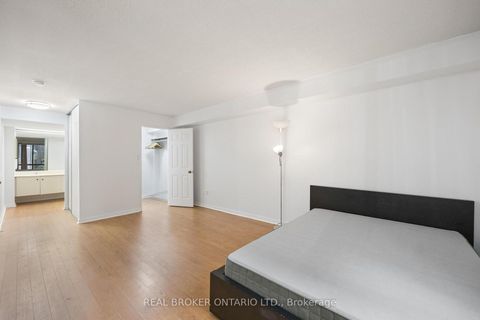 Photo 14 at 206A - 280 Simcoe Street, Chinatown, Toronto