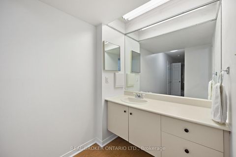 Photo 18 at 206A - 280 Simcoe Street, Chinatown, Toronto