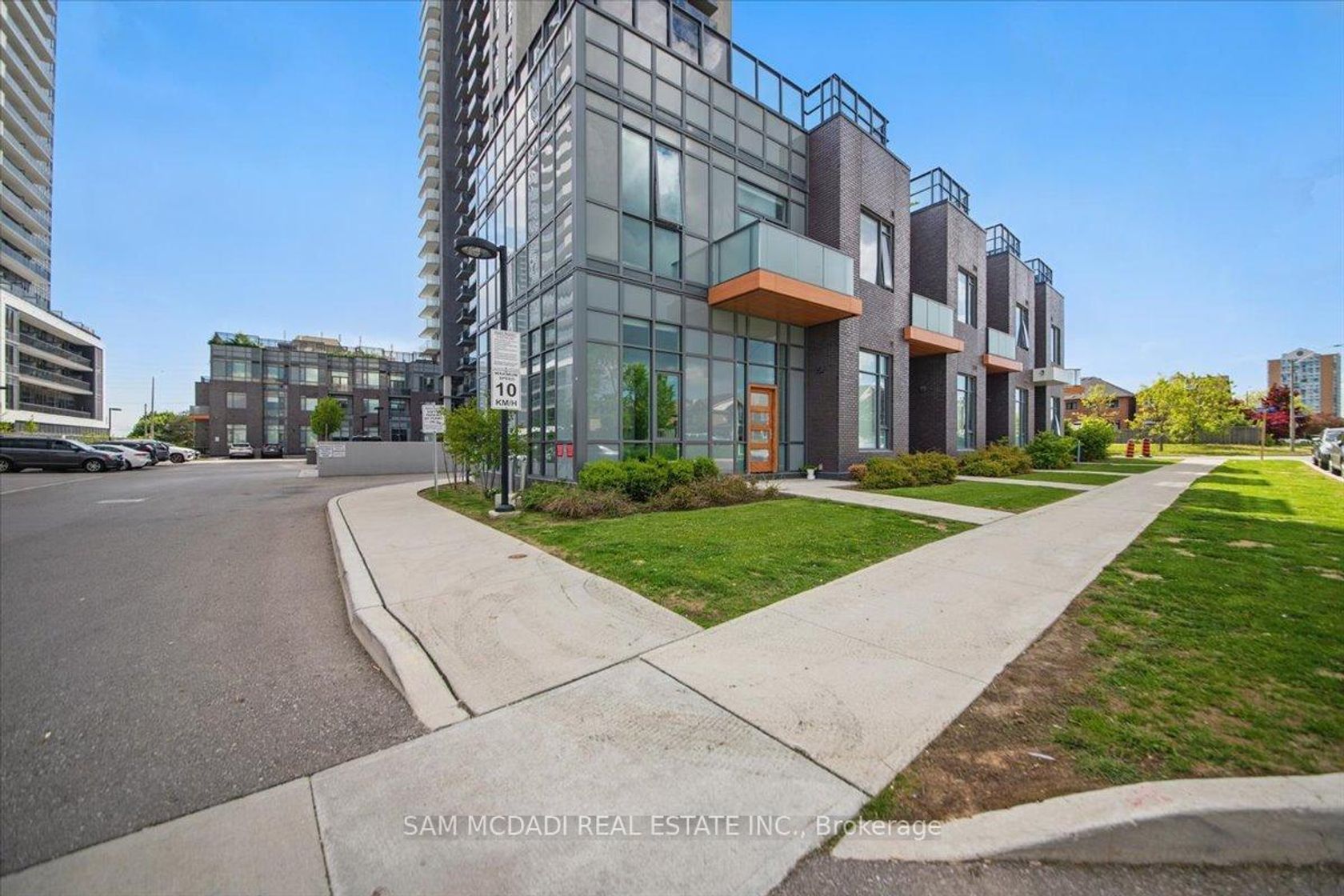 124 - 8 Nahani Way, Hurontario, Mississauga 