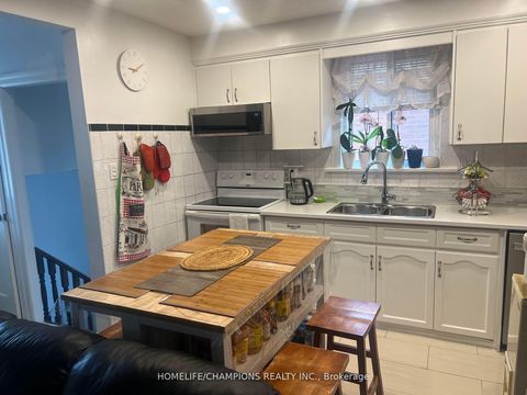 Photo 6 at 436 Oakwood Avenue, Oakwood Village, Toronto