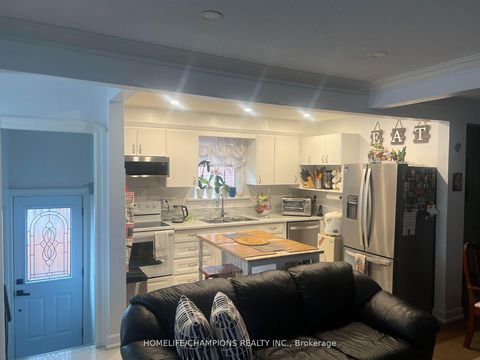 Photo 7 at 436 Oakwood Avenue, Oakwood Village, Toronto