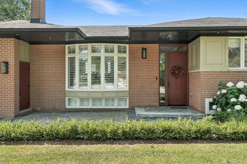 Photo 2 at 165 Clearview Heights, King City, King