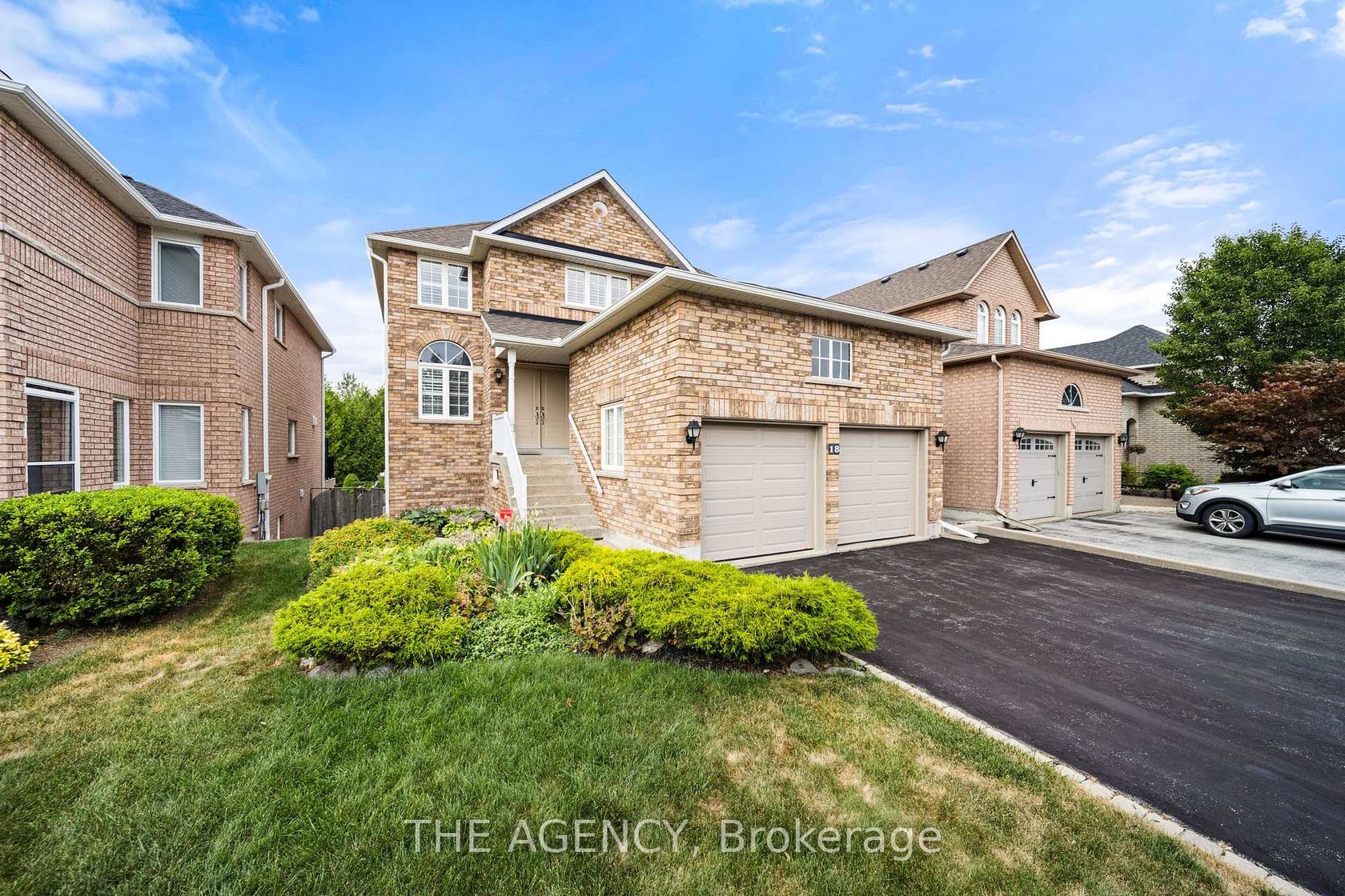 18 Wildflower Drive, Oak Ridges, Richmond Hill by Loree Meneguzzi Real Estate 18 Wildflower Drive, Oak Ridges, Richmond Hill