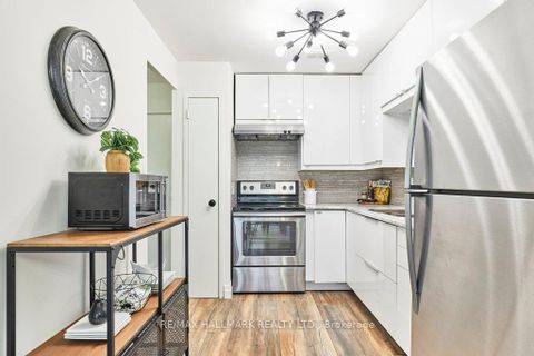 Photo 3 at 401 - 800 Kennedy Road, Ionview, Toronto