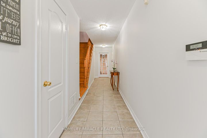 Photo 4 at 40 Janda Court, Clairville, Toronto