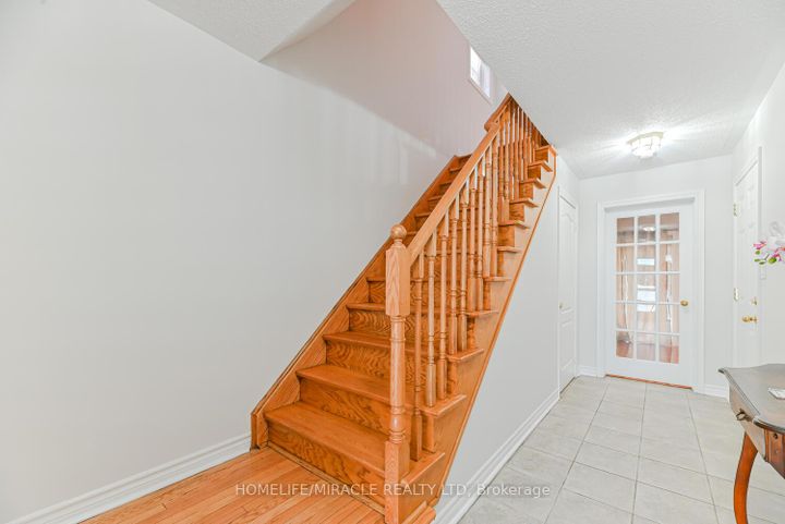 Photo 10 at 40 Janda Court, Clairville, Toronto