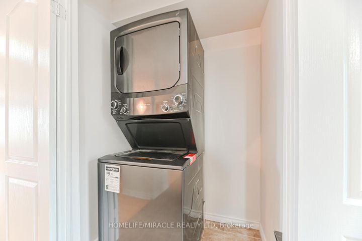 Photo 27 at 40 Janda Court, Clairville, Toronto