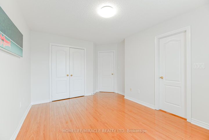 Photo 33 at 40 Janda Court, Clairville, Toronto