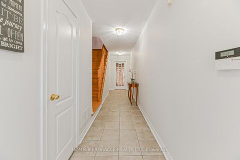Photo 4 at 40 Janda Court, Clairville, Toronto