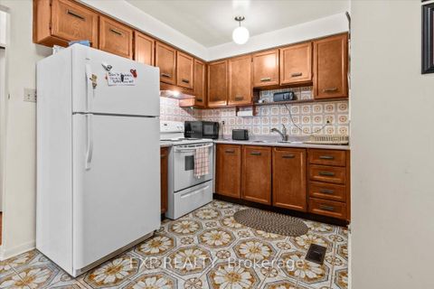 Photo 4 at 72 AGINCOURT Road, West Woodbridge, Vaughan