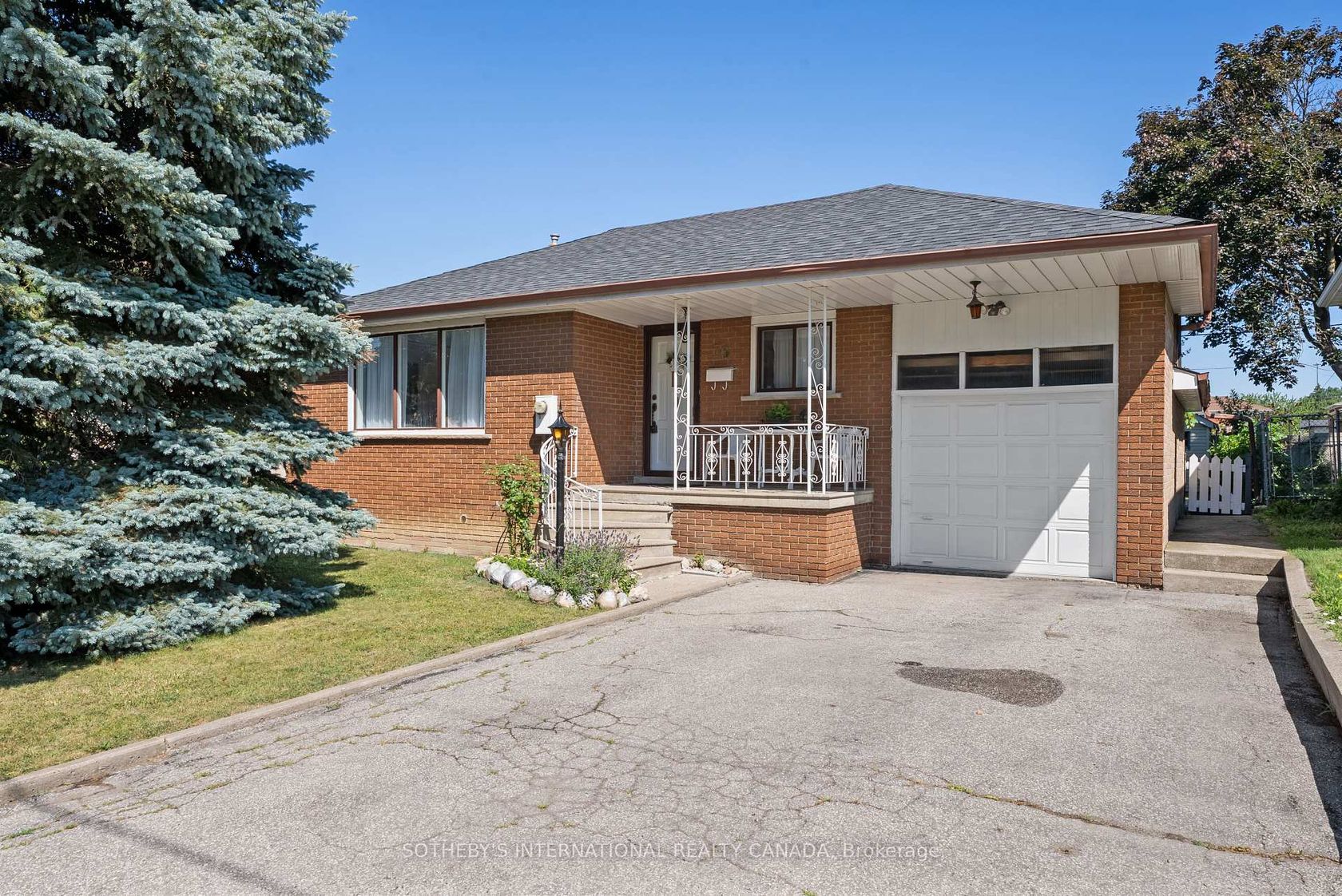 76 Lawnside Drive, Rustic, Toronto 