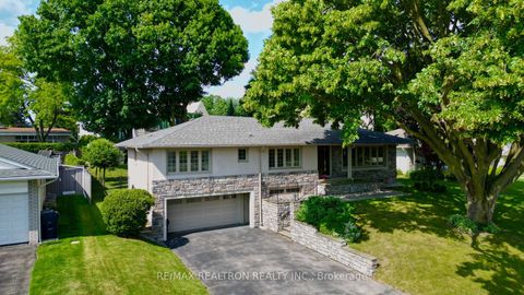 Photo 1 at 16 Aylesbury Road, Rosethorn, Toronto