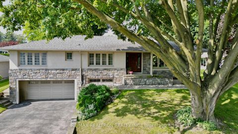 Photo 2 at 16 Aylesbury Road, Rosethorn, Toronto