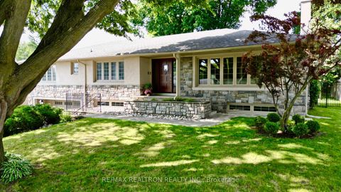 Photo 3 at 16 Aylesbury Road, Rosethorn, Toronto